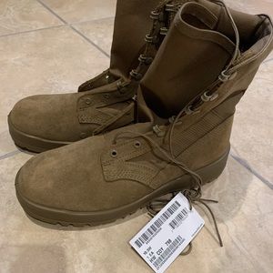 Botas militares nuevas